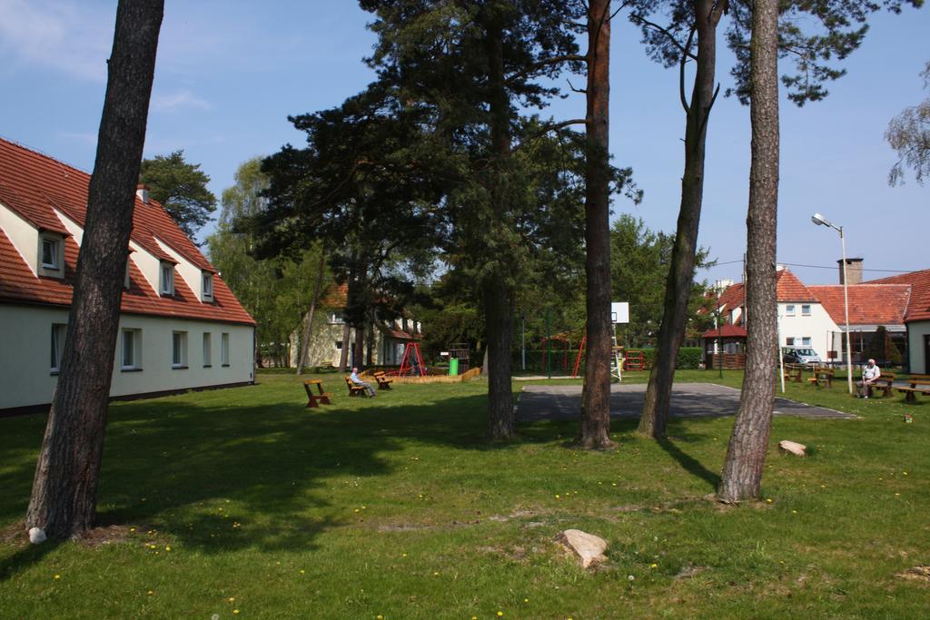 Osrodek Wypoczynkowy Merkury Mrzeżyno Exteriör bild